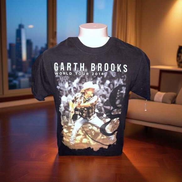 2014 Hanes Garth Brooks Short Sleeve Tour Shirt Size Small #23 - Picture 1 of 5